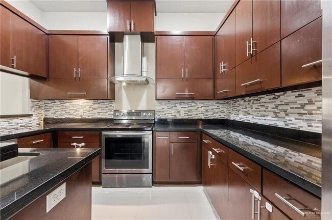 Building Photo - 16 L S Rd