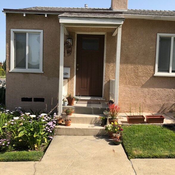 Building Photo - 702 S Pacific Coast Hwy