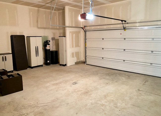 Building Photo - 2904 Tempe Dr