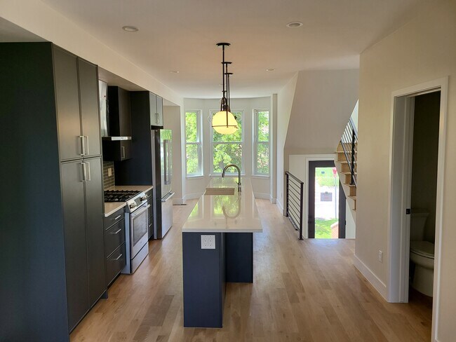 Building Photo - 1095 25th St