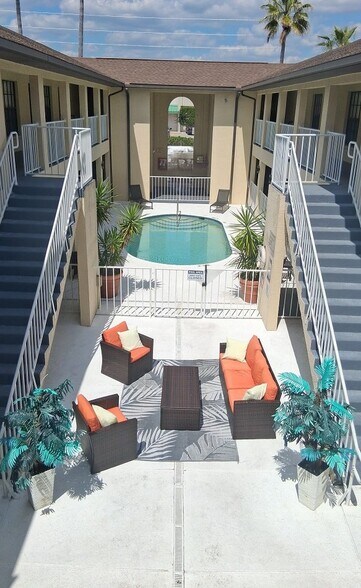 Building Photo - 10490 Chalmer St