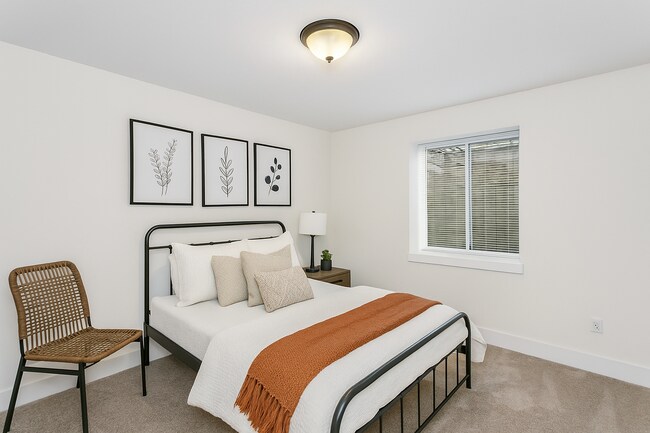 Building Photo - 5121/23 S Chase Ave