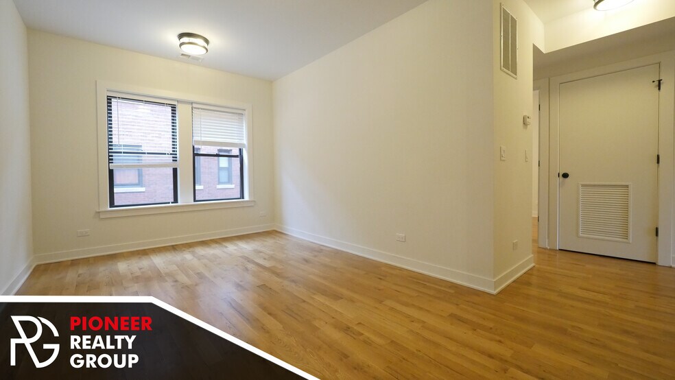 Building Photo - 2203 W Eastwood Ave