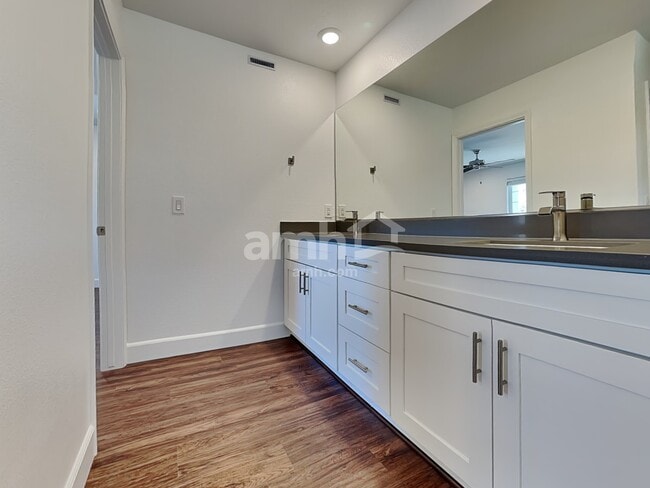 Building Photo - 9177 Ribbon Mdw Ct