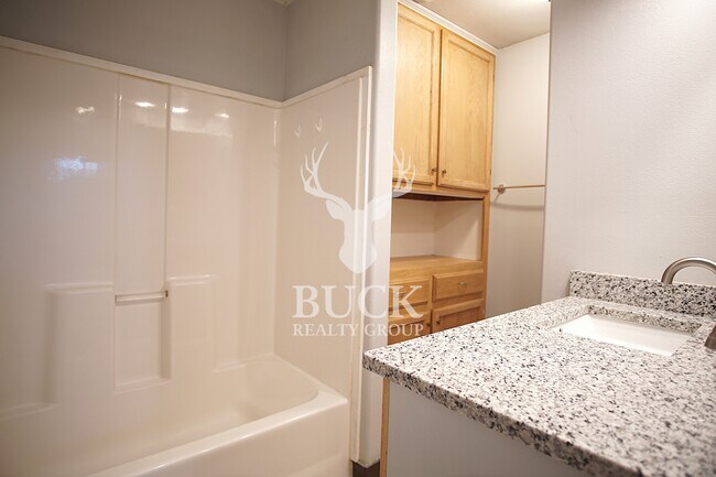 Building Photo - 211 E Harmon Dr