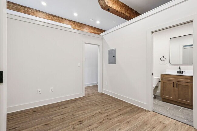 Building Photo - 201 Leverington Ave