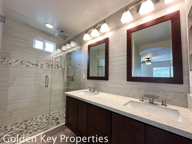 Building Photo - Move-in ready 2BR / 2BA townhome in San Marcos!