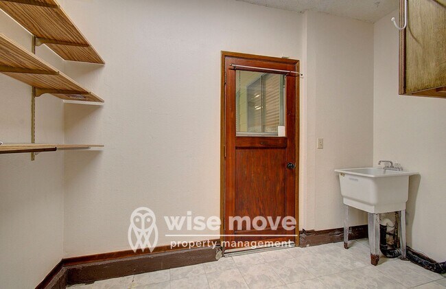 Building Photo - Mid-Mod on Missoula- Big Backyard!