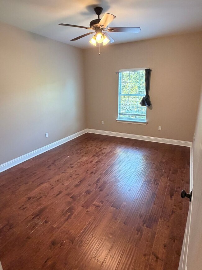 Building Photo - 5748-5748 Cameron Blvd