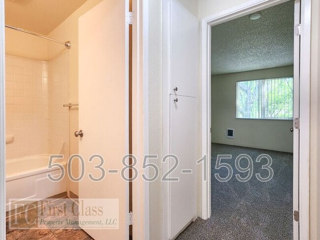 Building Photo - 3618 SW Beaverton Hillsdale Hwy