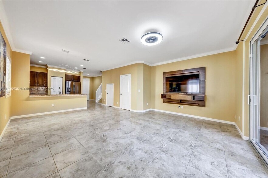 Building Photo - 346 NE 47th Pl