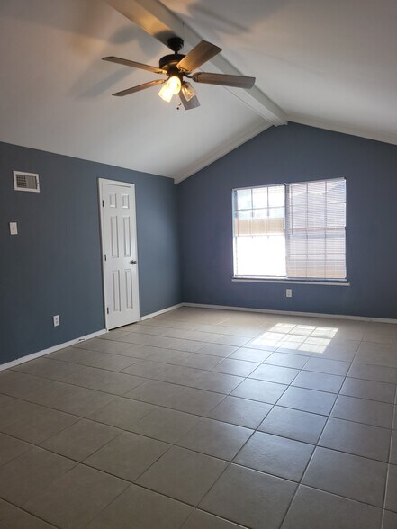 Building Photo - 2401 S Jackson Rd