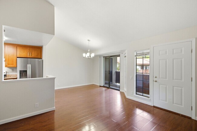 Building Photo - 479 Costa Mesa Terrace