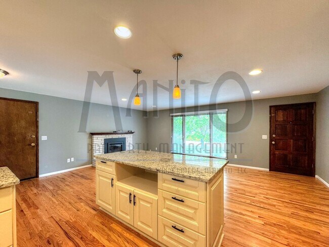 Building Photo - Entertainers Dream Home