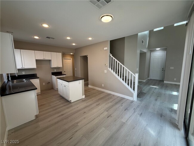 Building Photo - 8181 Altamont Ridge St