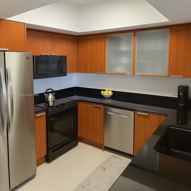 Building Photo - 16699 Collins Ave