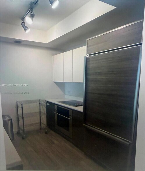 Building Photo - 1100 S Miami Ave