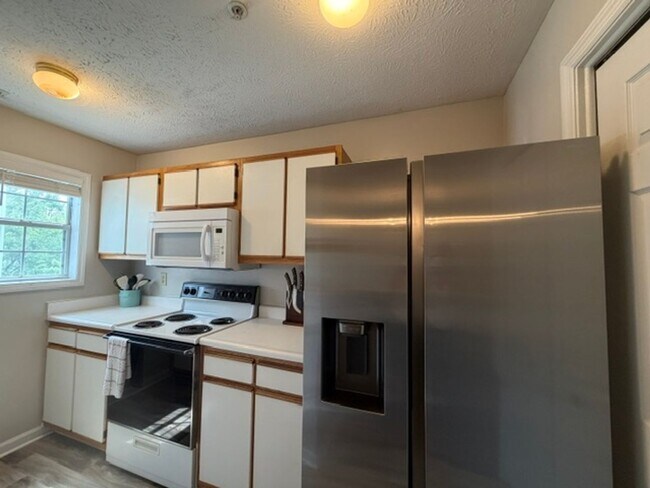 Building Photo - 200 Waterdown Dr