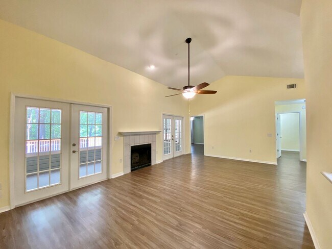 Building Photo - Charming 4BR Home in Haile Plantation with...