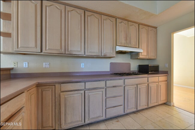 Building Photo - 6123 La Posta Dr