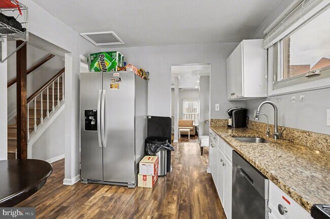 Building Photo - 216 Scott St