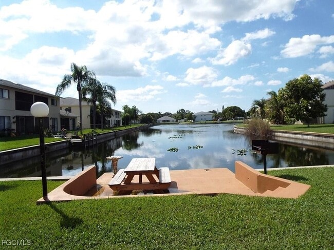 Building Photo - 706 SE 13th Ct