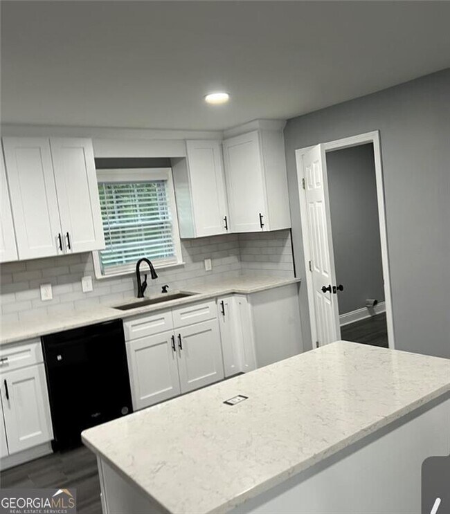 Building Photo - 318 Willowwind Dr