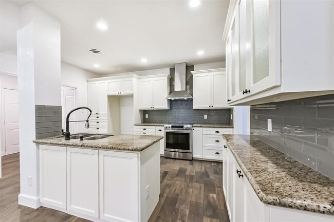 Building Photo - 210 Gentilly Dr