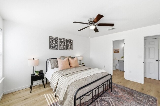 Building Photo - 5905 Los Dios Pl