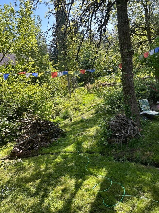 Building Photo - dege01