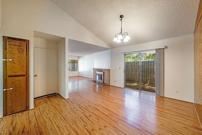 Building Photo - 4830 Suncrest Way