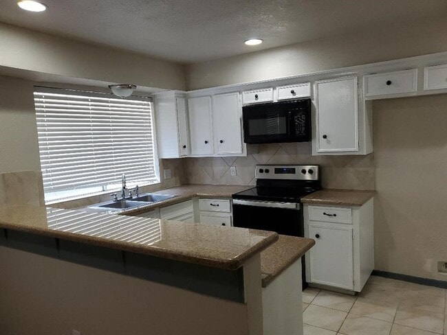 Building Photo - 6831 Stoney River Dr