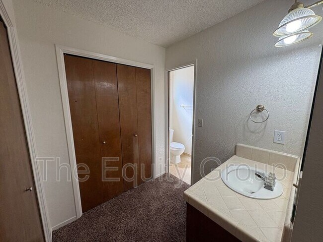 Building Photo - 947 W Seeger Ave