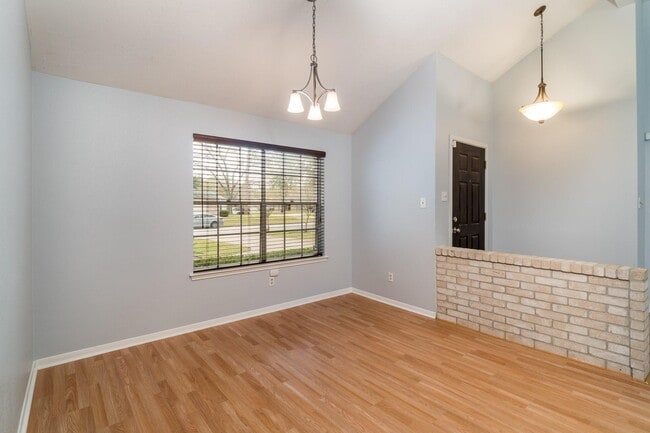 Building Photo - 15658 Pebble Lake Dr