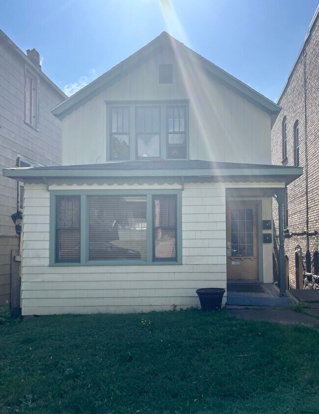 Primary Photo - 310 E 5th St
