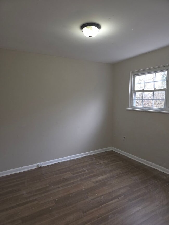 Building Photo - End Unit Townhouse