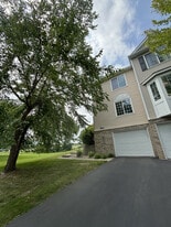 Building Photo - 7792 Village Pl