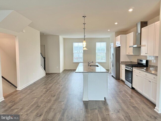 Building Photo - 310 Red Currant Wy