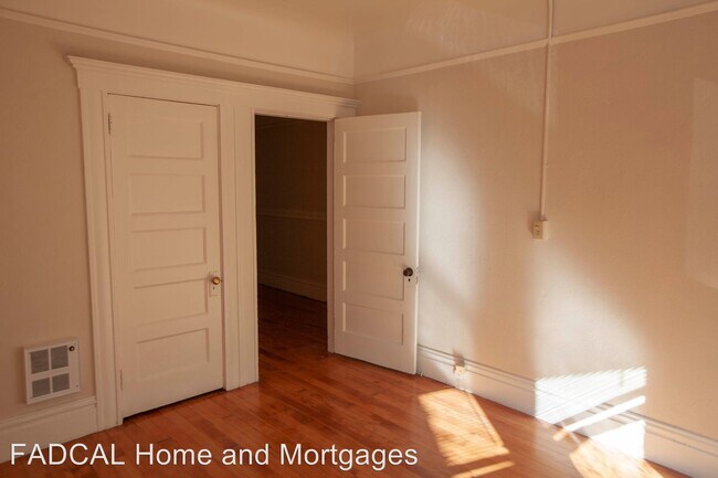 Building Photo - 1542 Hayes St