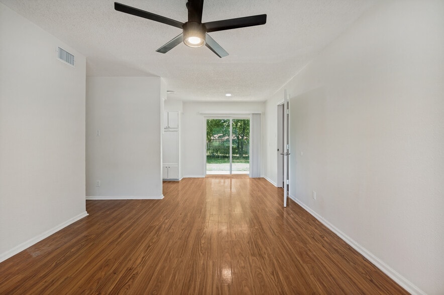 Building Photo - 1818 Highland Dr