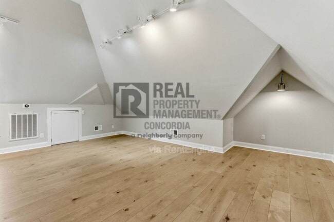 Building Photo - 1208 Woodland St