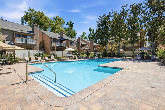 Building Photo - 536 Woodside Oaks