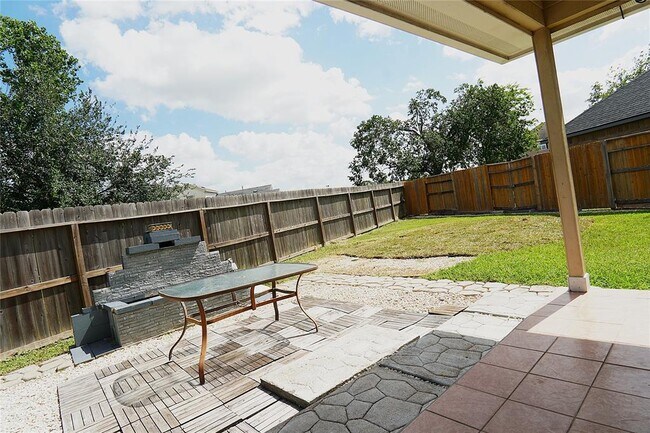 Building Photo - 3526 Gray Ridge Ct