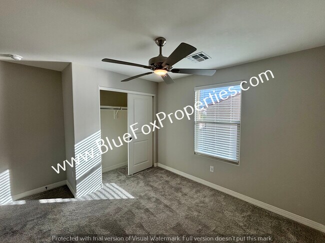 Building Photo - 1048 E Descent St