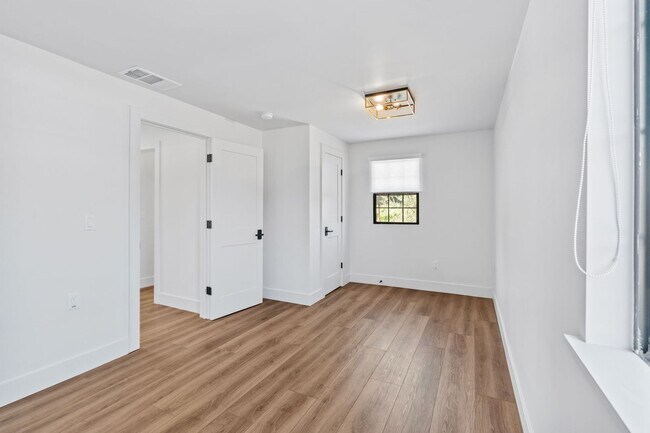 Building Photo - Modern Farmhouse w/ Pool and Paid Utilities