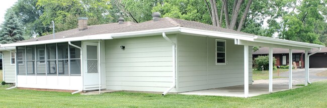 Screen Porch - 715 Dutton St