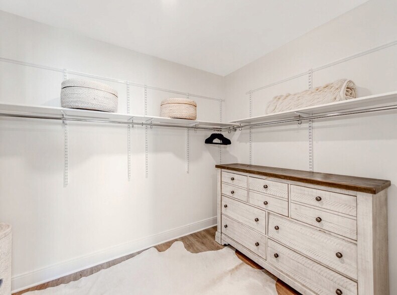 Building Photo - 14020 Stream Wy