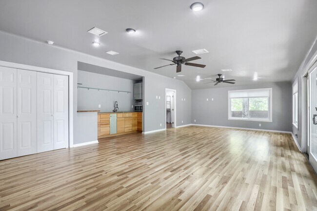 Building Photo - 210 Nelray Blvd