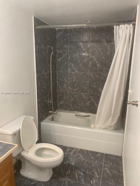 Building Photo - 4200 Hillcrest Dr