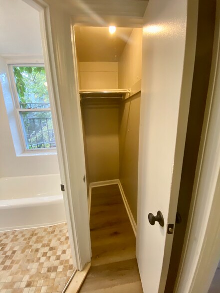 Building Photo - 1862 Beacon St